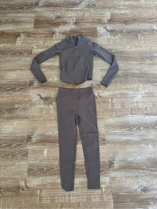 Amazon Pants - Women's Long Sleeve Half-Zip Crop Top & High-Waist Leggings Set